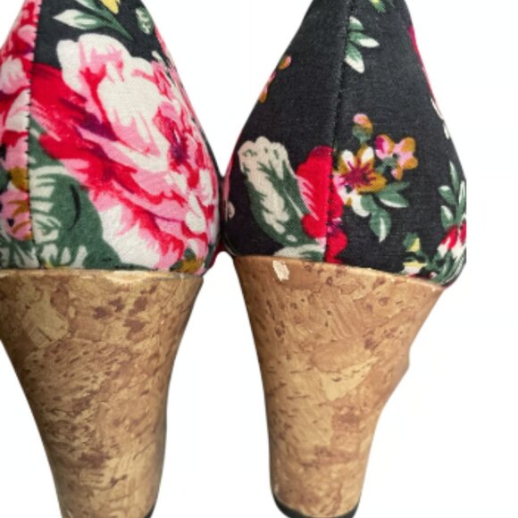Lower East Side Women's Floral Cloth Peep Hole Wedges Size 10 - Picture 3 of 7